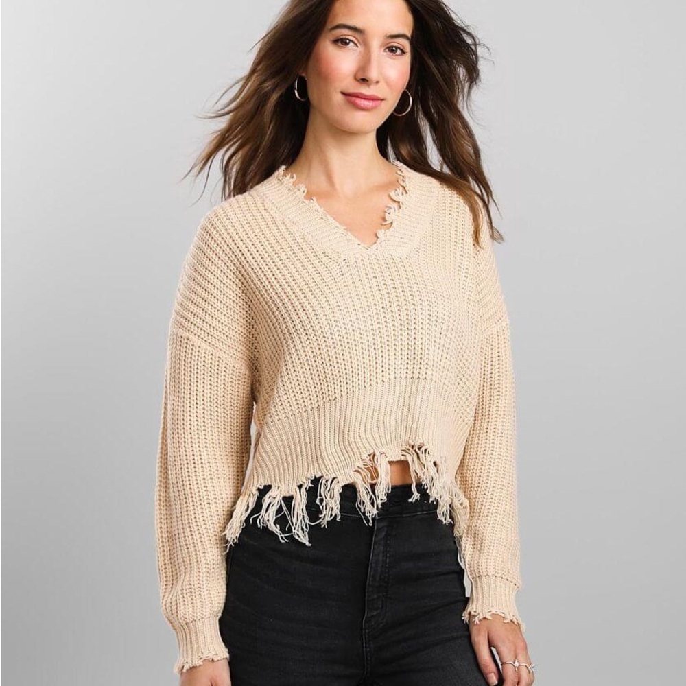Coco + Jaimeson Cream V-Neck Sweater with Frayed Hem Sz L